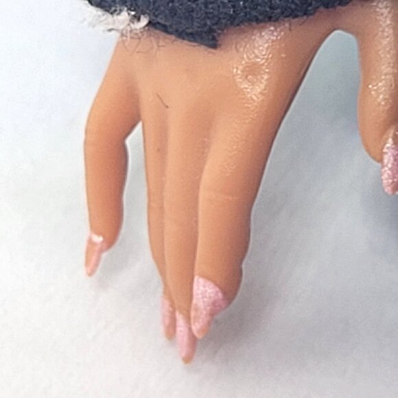 Lol Surprise OMG Winter Chill Icy Gurl 10" inch Doll Curly Teal Hair no Jacket - Picture 4 of 10